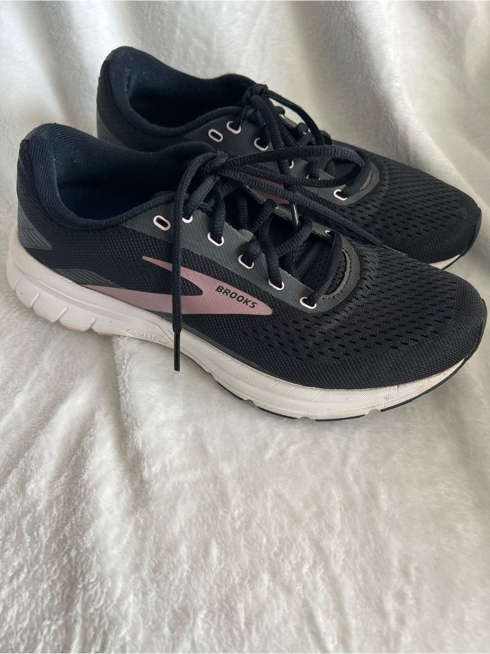 Brooks Women’s Black Athletic Sneakers with Pink Detail